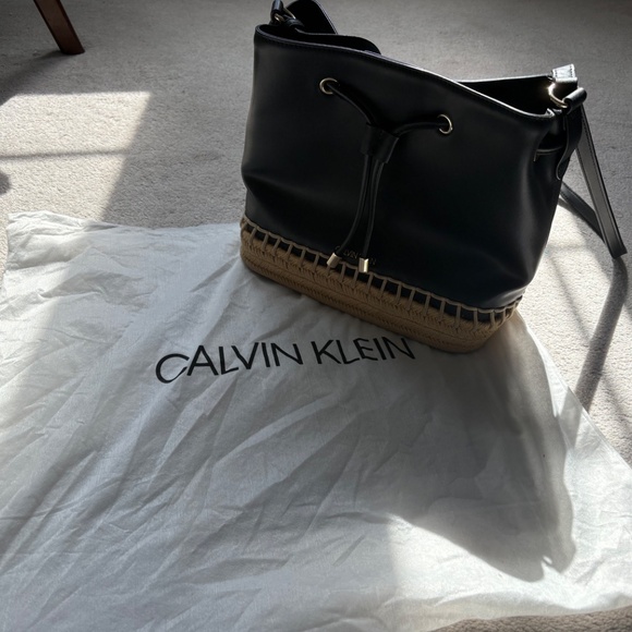 Calvin Klein bucket crossbody - Picture 3 of 8